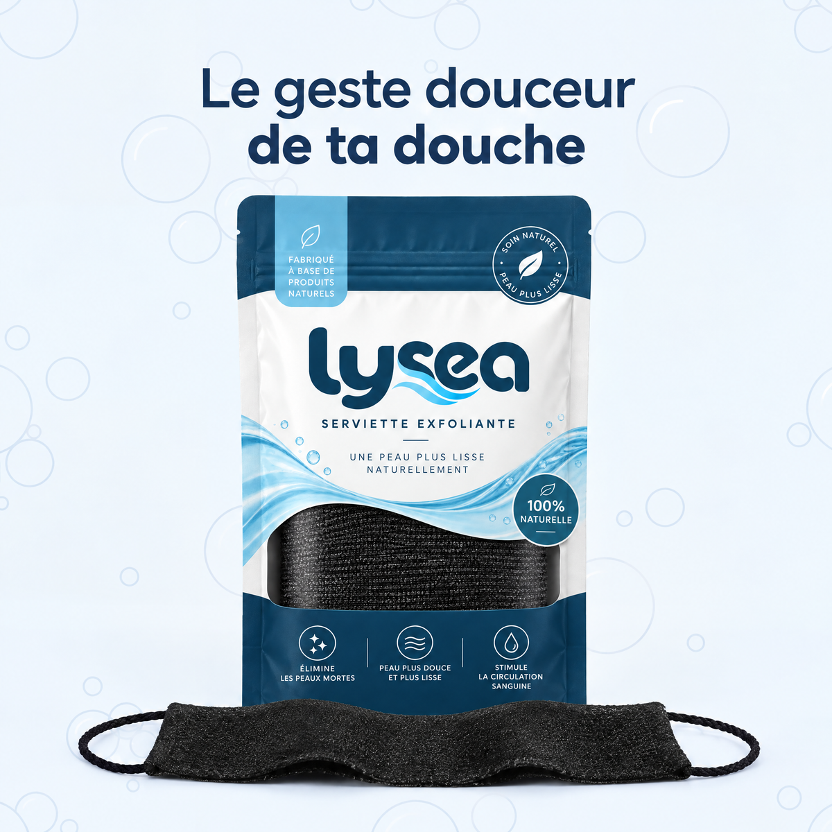 Serviette exfoliante Lysea noire devant sa pochette